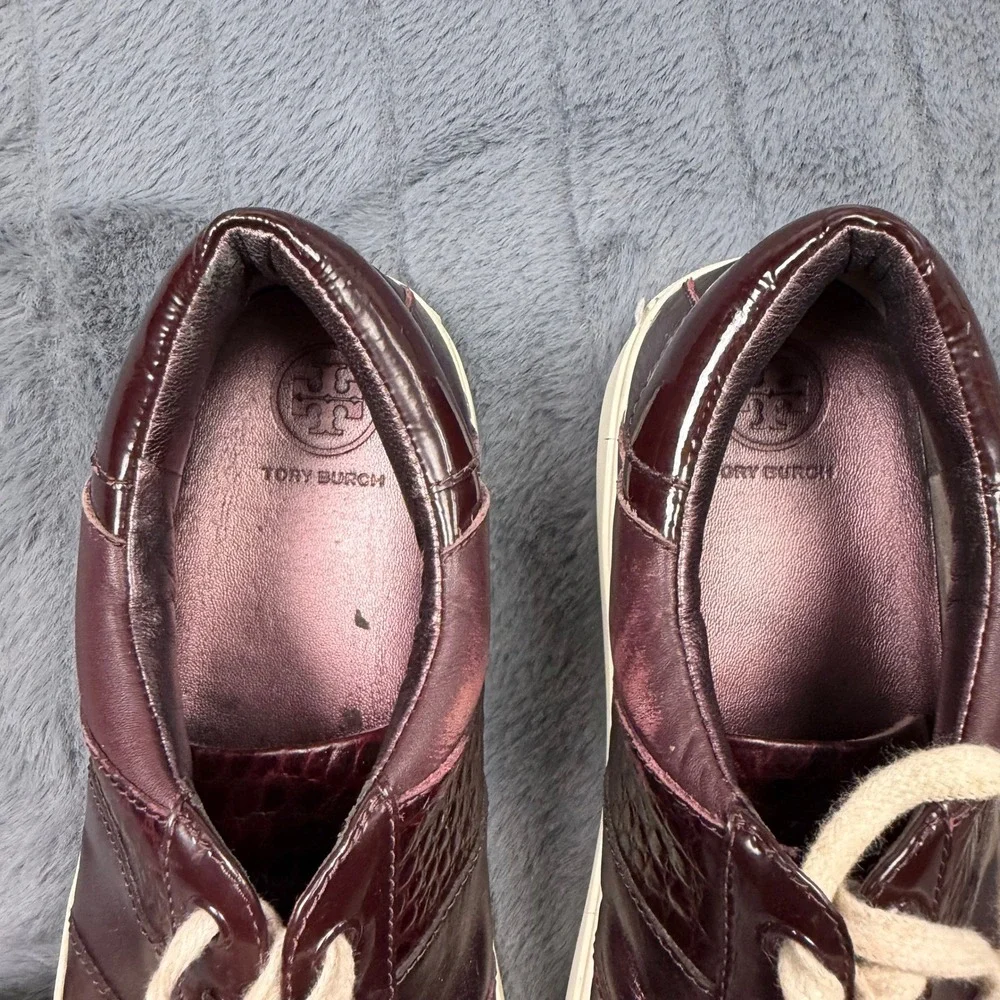 Tory Burch Low Top Sneaker Womens 9M Burgundy Mixed Media Croc Embossed 8913